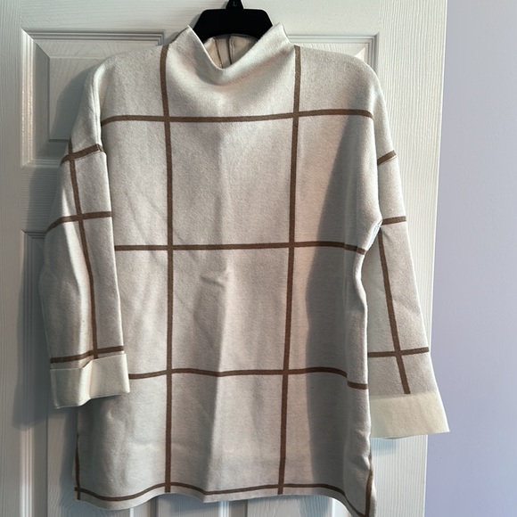Six. Women’s assorted, sweaters size large\XL. - Picture 9 of 15